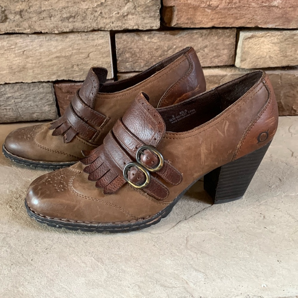 Born sz 9 brown leather heeled slip on shoe with buckles